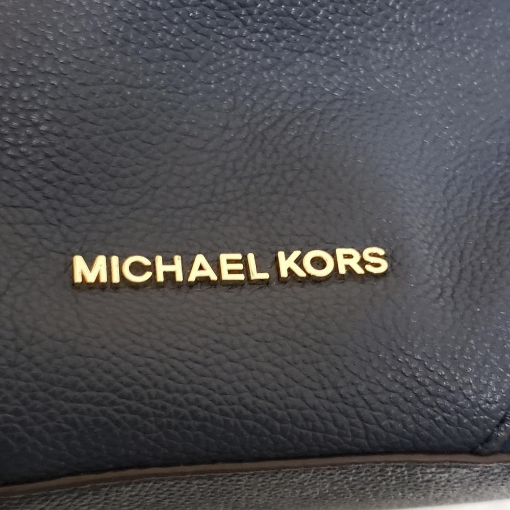 Michael Kors Nicole Lg Navy Bucket Crossbody Bag - Picture 5 of 8